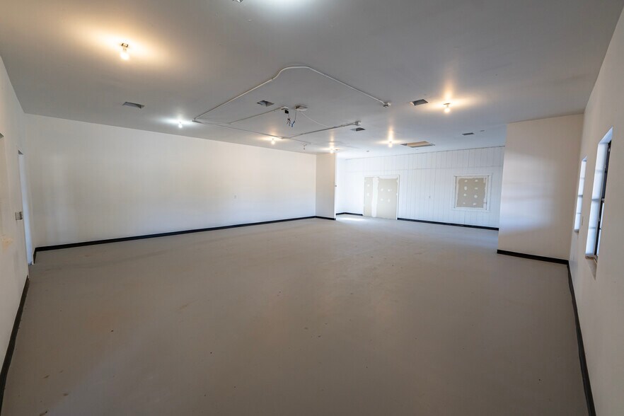 More Photos Of 5221 Hwy 68, Golden Valley Flex For Sale