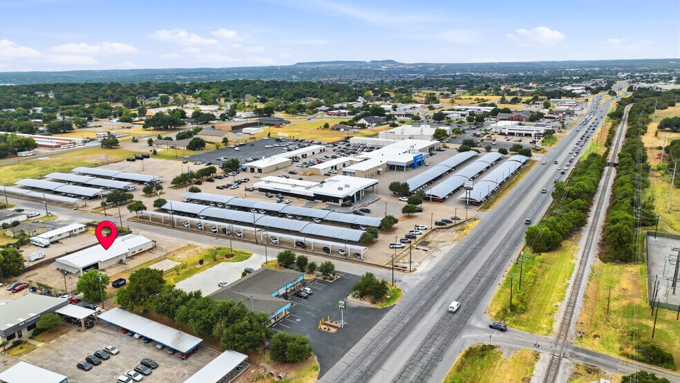 More Photos Of 207 Eastridge Rd, Granbury General Retail For Sale