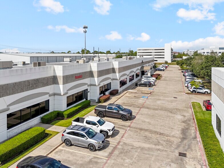 More Photos Of 2901 W Sam Houston Pky N, Houston Research And Development For Lease