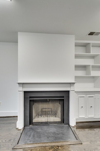 More Photos Of 123 N Henry St, Alexandria Office For Lease