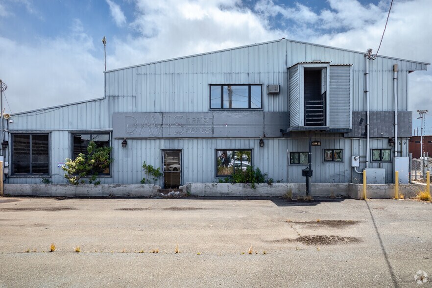 More Photos Of 669 Ahua St, Honolulu Warehouse For Lease