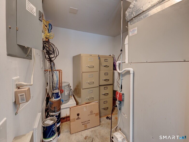 More Photos Of 225 Oakland Rd, South Windsor Office For Sale