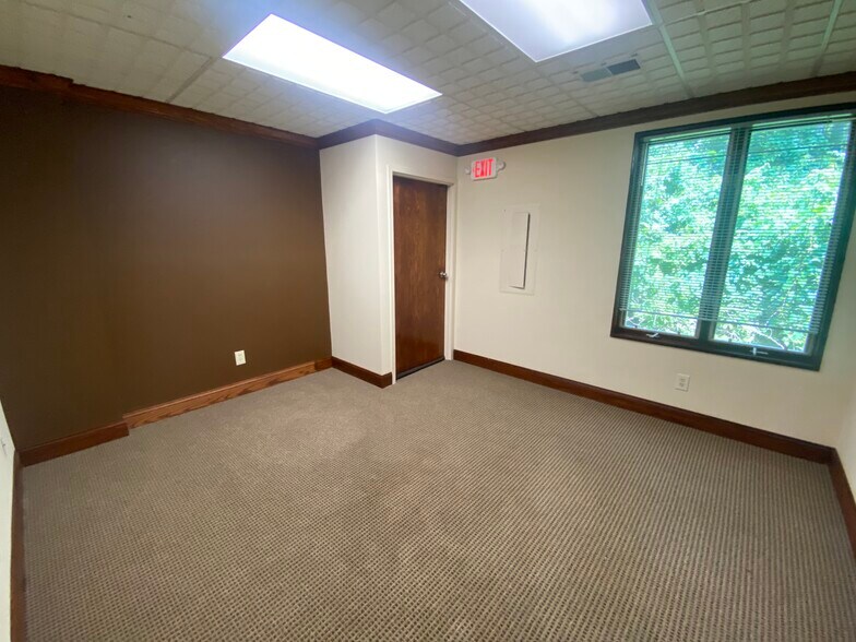 More Photos Of 882 S Matlack St, West Chester Office For Lease