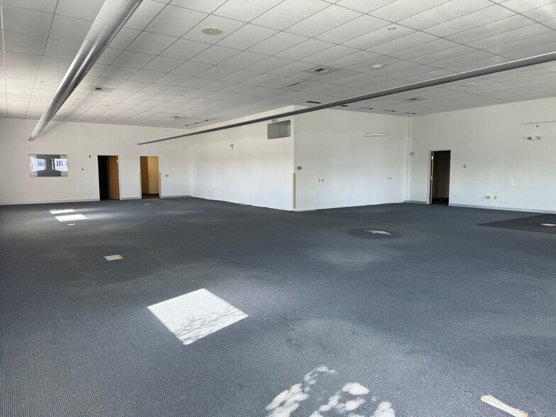 More Photos Of 151 Warehouse Dr, Soldotna Flex For Lease