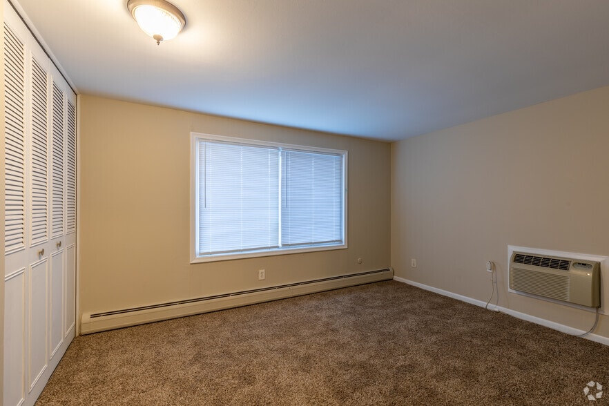 More Photos Of 51611 Mound Rd, Shelby Township Apartments For Sale