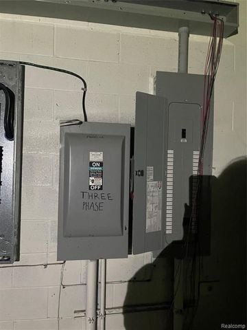 More Photos Of 301 S Oakwood, Detroit Warehouse For Sale