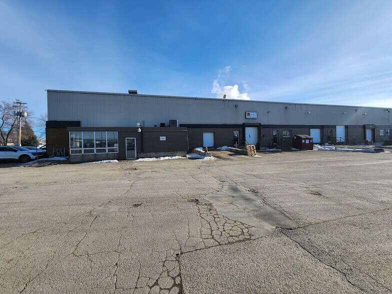 More Photos Of 645 St Du Père-Daniel, Trois-Rivières Warehouse For Lease