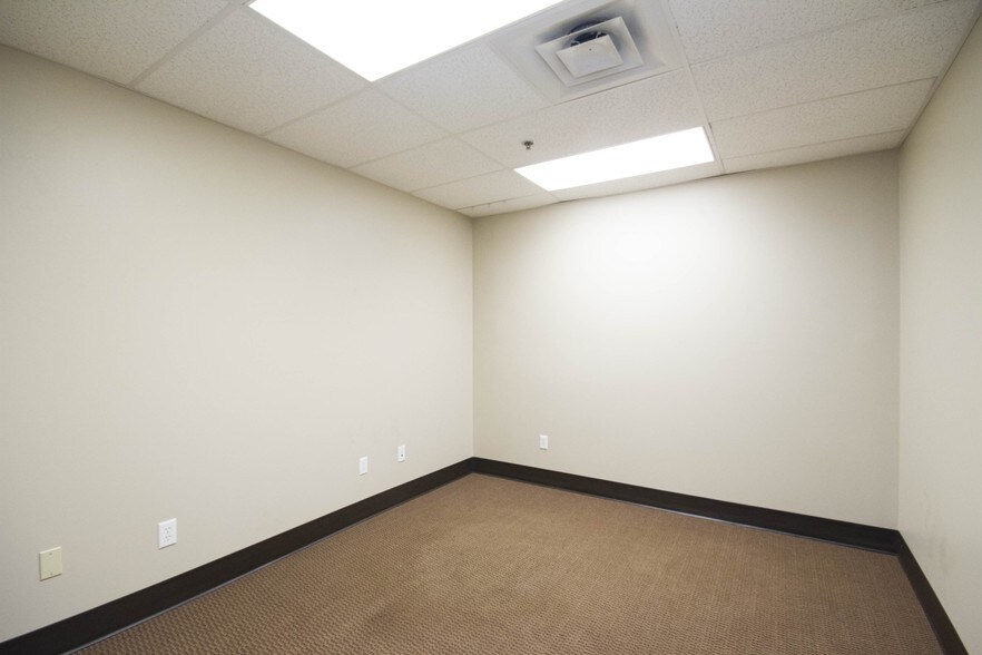 More Photos Of 5701-5725 Coventry Ln, Fort Wayne Unknown For Lease