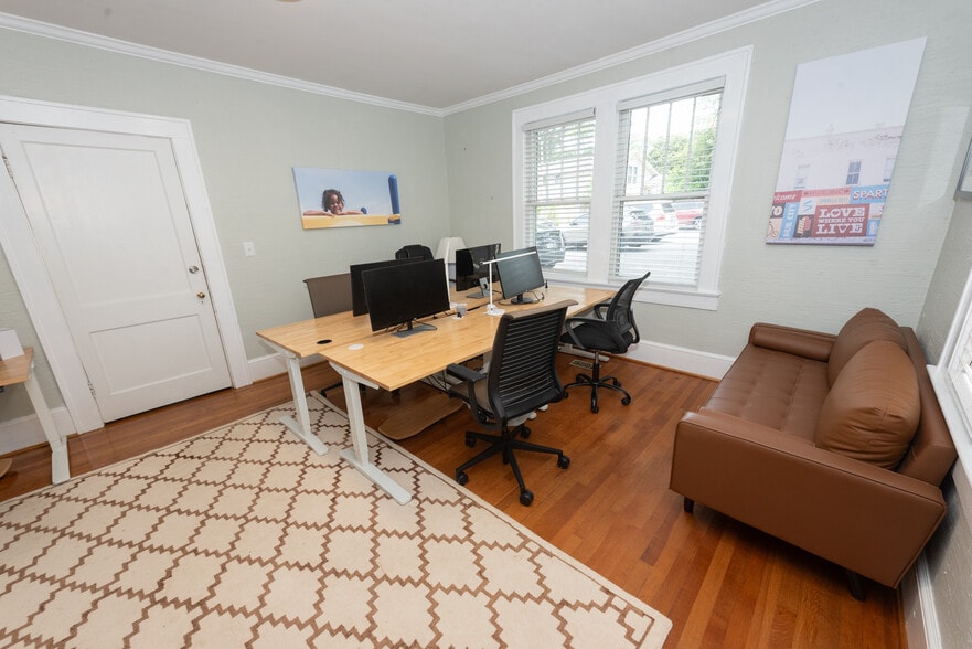More Photos Of 485 S Pine St, Spartanburg Office For Lease