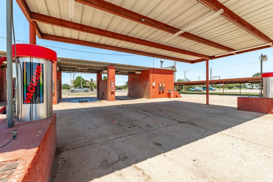More Photos Of 929 E Main St, Eastland Carwash For Sale