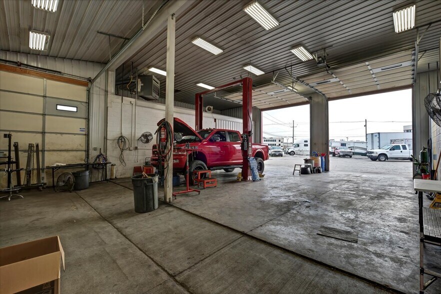 More Photos Of 133 W Blue Lick Rd, Shepherdsville Auto Repair For Sale