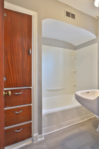 More Photos Of 4760-4764 N High St, Columbus Storefront Retail Residential For Sale