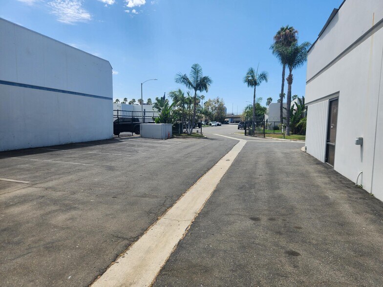 More Photos Of 1855 S Santa Cruz St, Anaheim Manufacturing For Lease