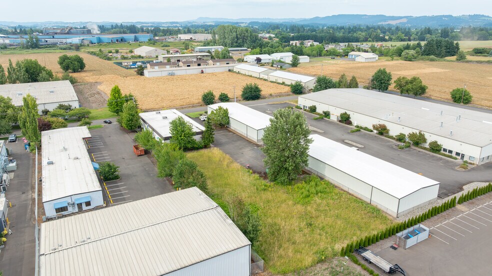 More Photos Of 3200 NE Rivergate St, Mcminnville Service For Sale