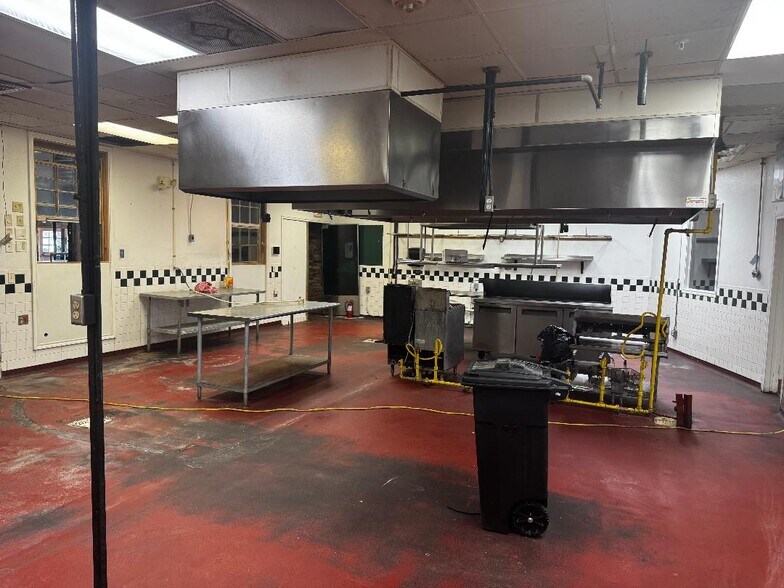 More Photos Of 6915 Spencer Hwy, Pasadena Restaurant For Lease