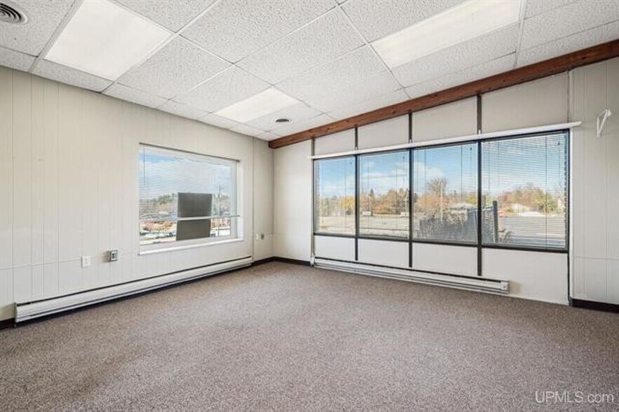 More Photos Of 1009 W Ridge St, Marquette Office For Sale