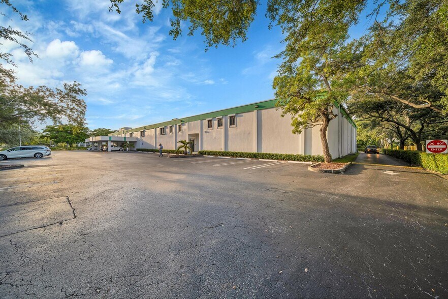 More Photos Of 12095 NW 39th St, Coral Springs Warehouse For Sale