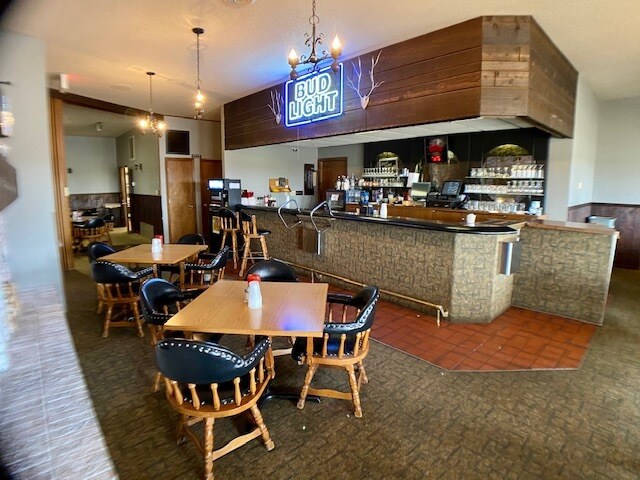 More Photos Of 903 Park St W, Park River Hotel For Sale