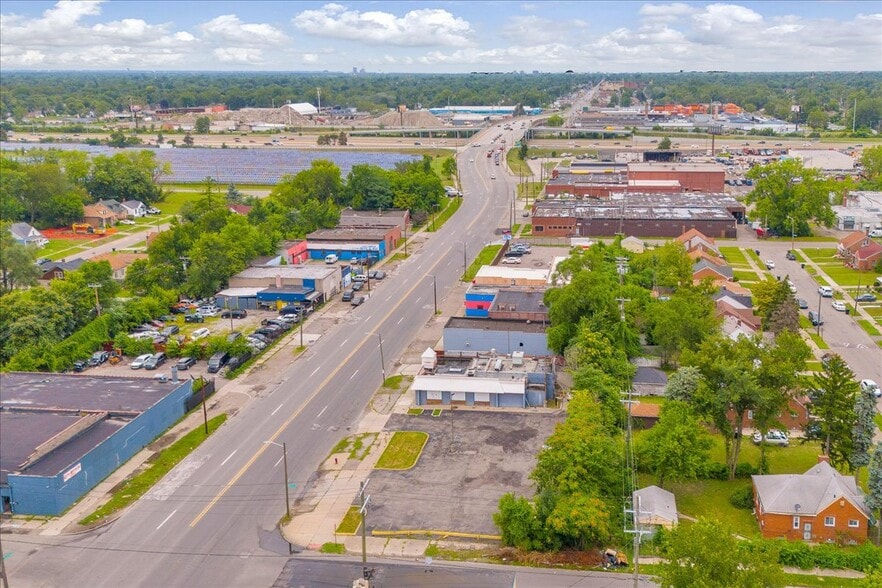 More Photos Of 12010 Greenfield Rd, Detroit General Retail For Sale