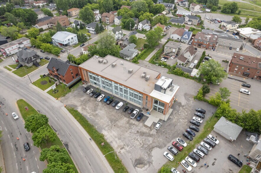 More Photos Of 15 Boul Gréber, Gatineau Office For Sale