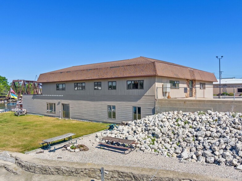 More Photos Of 1308 Washington St, Two Rivers Office Residential For Sale