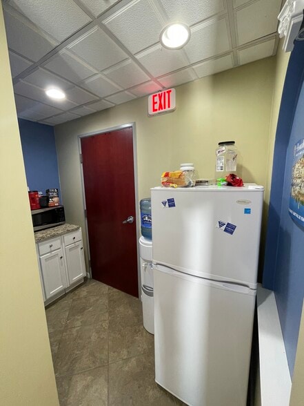 More Photos Of 10412 Allisonville Rd, Fishers Office For Sale