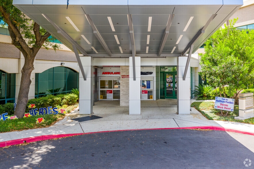 More Photos Of 9150 Huebner Rd, San Antonio Medical For Lease