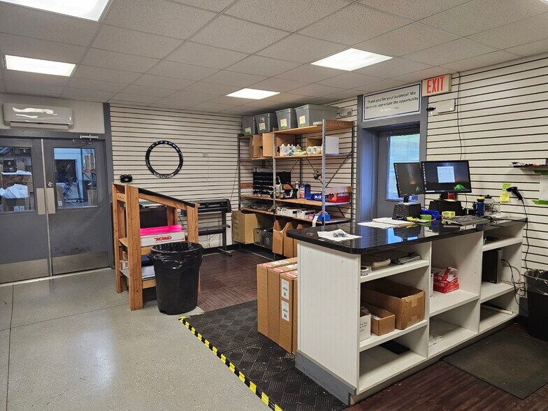 More Photos Of 1105 Old Buncombe Rd, Greenville Flex For Lease
