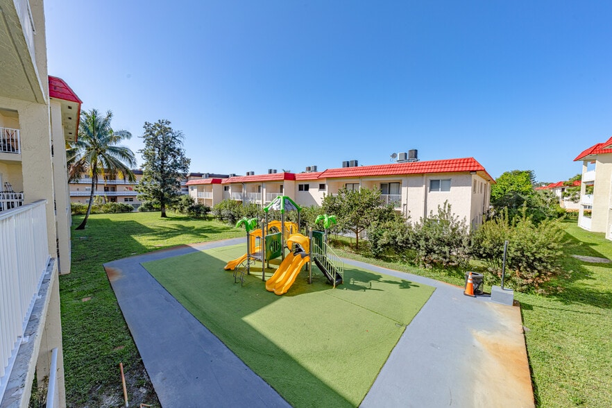 More Photos Of 5971 NW 17th Pl, Sunrise Apartments For Sale