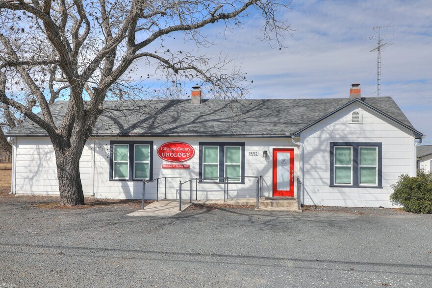 More Photos Of 1892 W US Highway 290, Fredericksburg Medical For Sale