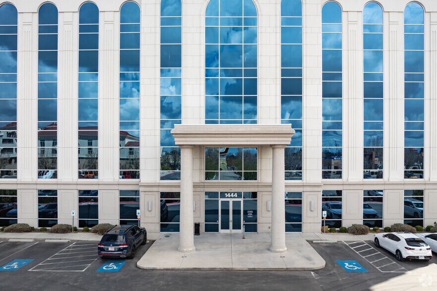 More Photos Of 1444 S Entertainment Ave, Boise Office For Lease