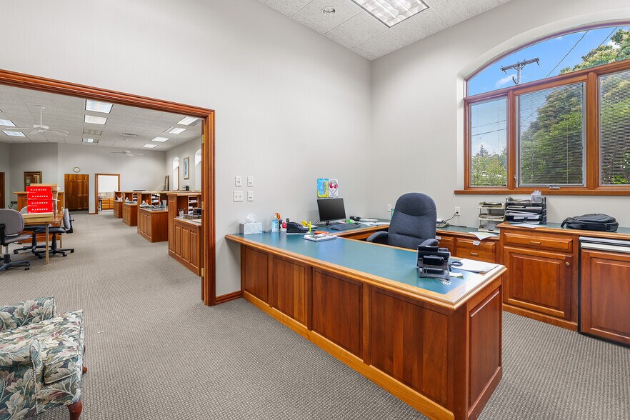 More Photos Of 1828 Park Ave, New Holstein Light Distribution For Sale