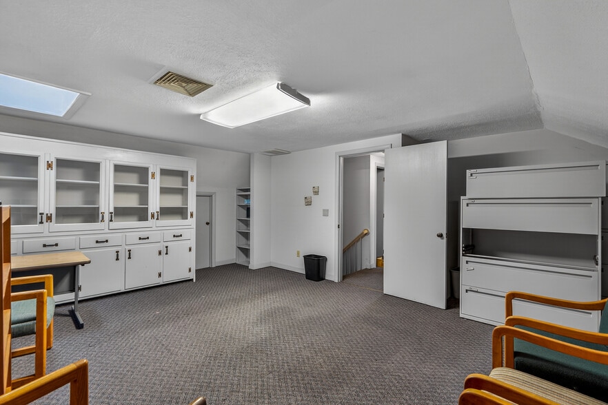 More Photos Of 60-62 Hyde Ave, Vernon Storefront Retail Office For Sale