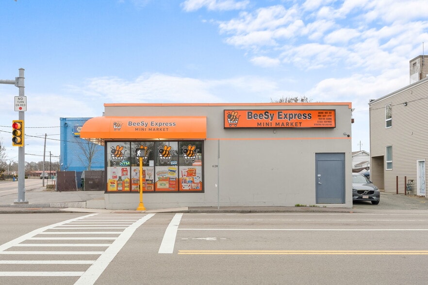 More Photos Of 628 Belmont St, Brockton Freestanding For Sale