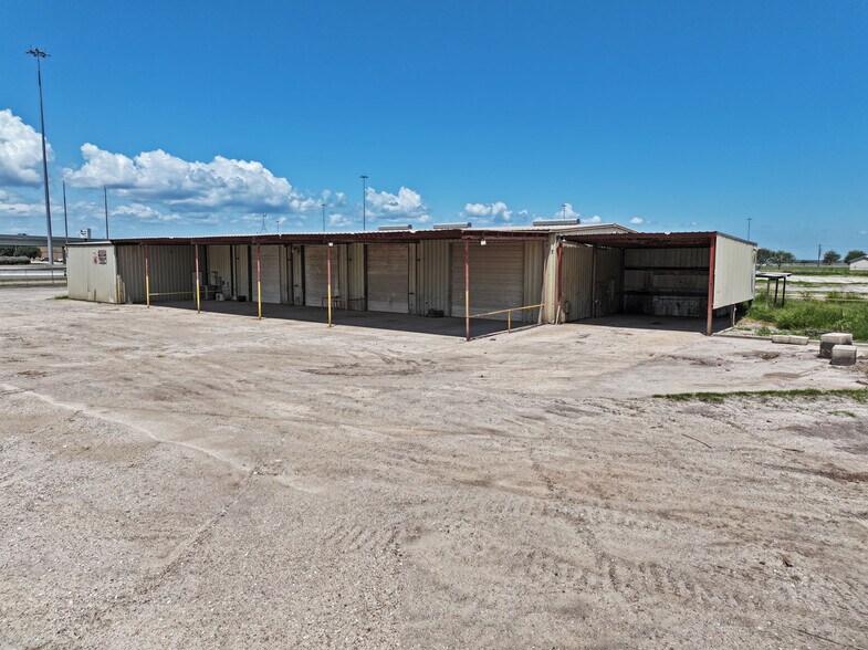 More Photos Of 4402 I-69 Access rd, Corpus Christi Industrial For Lease