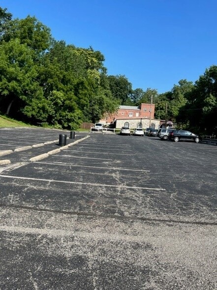 More Photos Of 300 Water St, Saint Charles Office For Sale