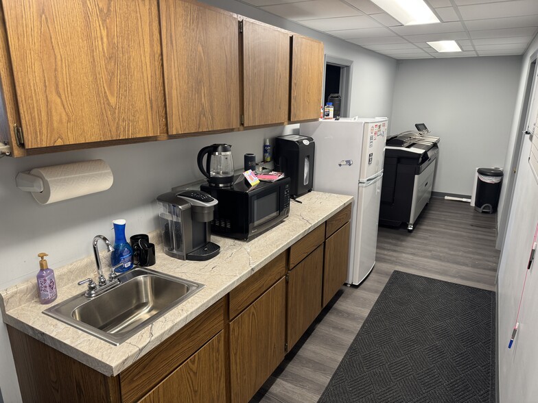 More Photos Of 903 Francis Dr, Champaign Industrial For Sale