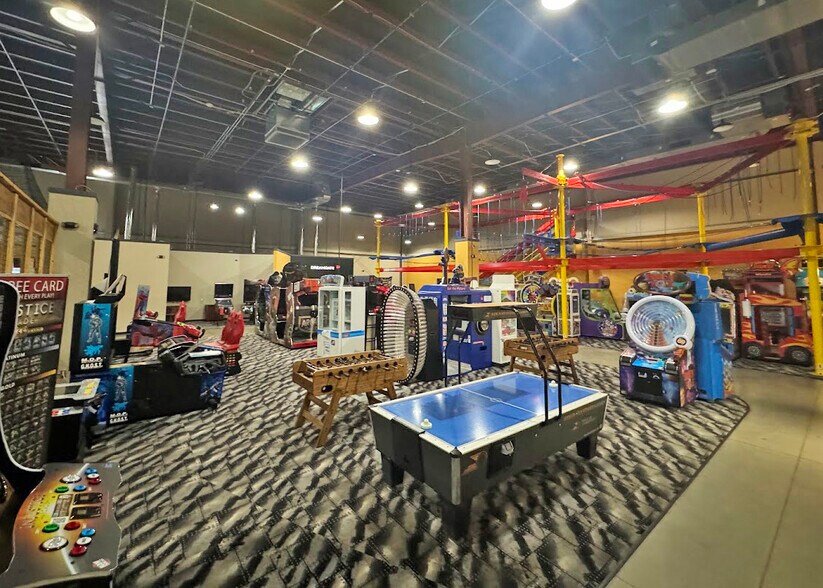 More Photos Of 43335 Michigan Ave, Canton Freestanding For Sale