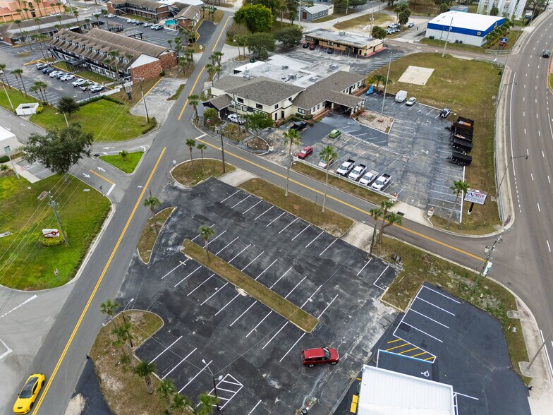 More Photos Of 300 N Cocoa Blvd, Cocoa Restaurant For Lease