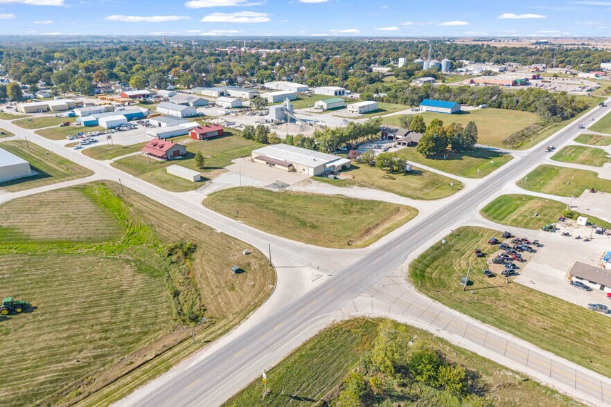 More Photos Of 1106 N 10th St, Winterset Flex For Sale