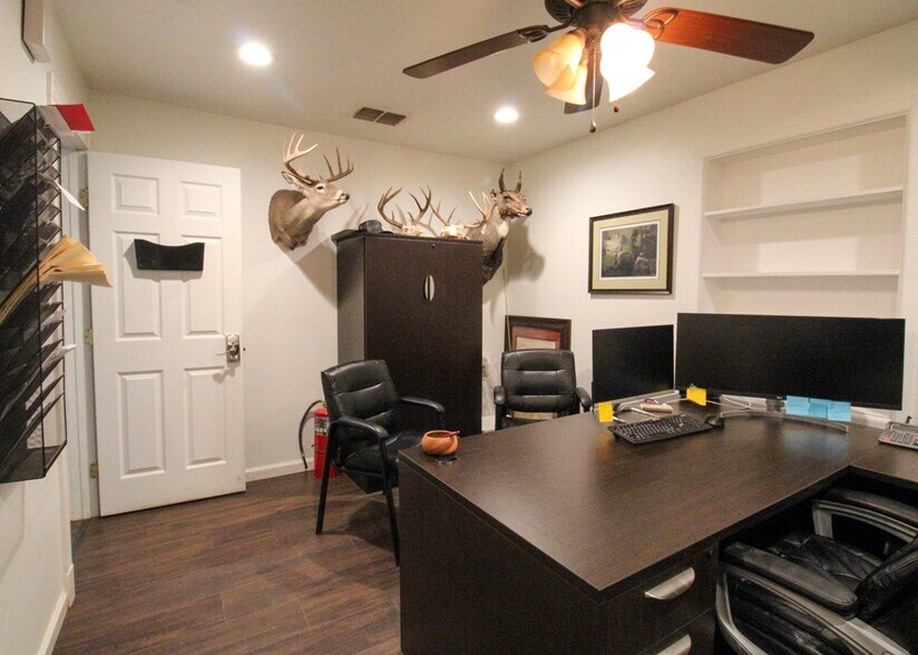 More Photos Of 7007 Farm to Market 846, Knott Office For Sale