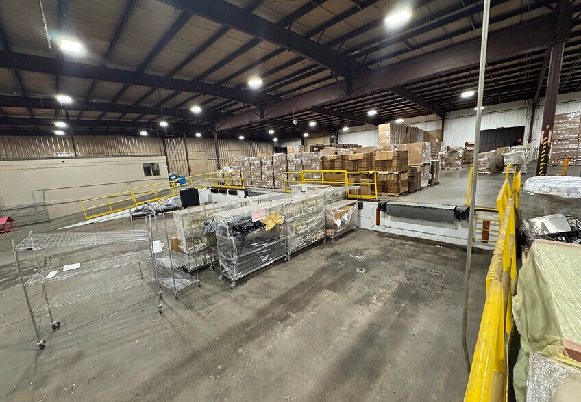 More Photos Of 400 Commerce Blvd, Lawrence Manufacturing For Lease