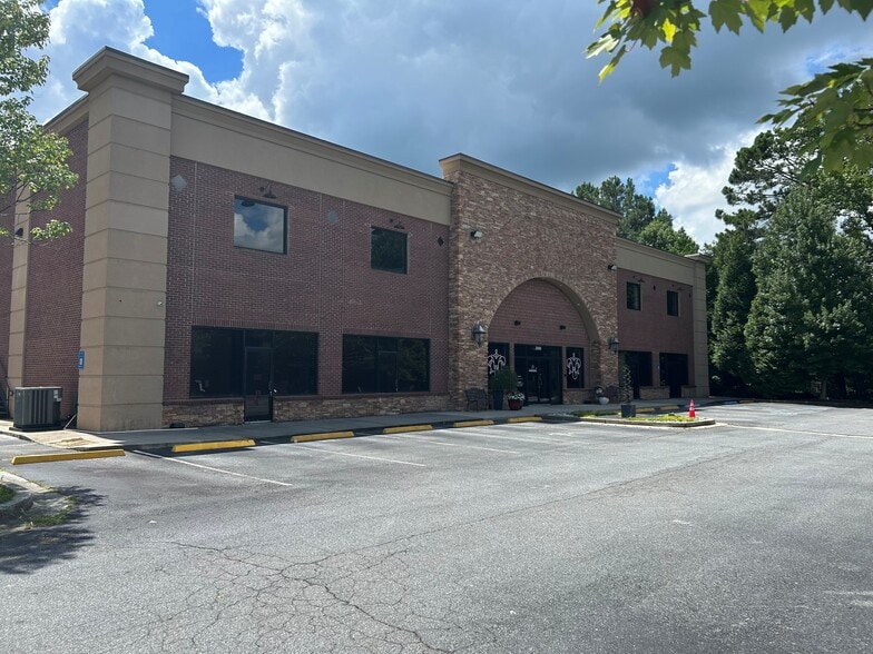 Primary Photo Of 2000 Ray Moss Connector, Johns Creek Freestanding For Sale