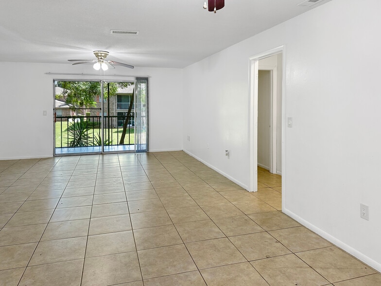More Photos Of 508 Banyon Tree Cir, Maitland Multifamily For Sale