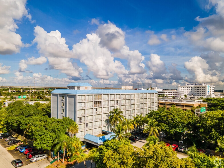 More Photos Of 148 NW 167th St, Miami Hotel For Sale