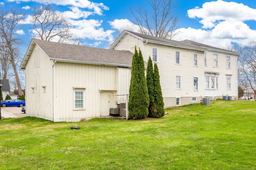 More Photos Of 11 Hayward Ave, Colchester Office For Sale