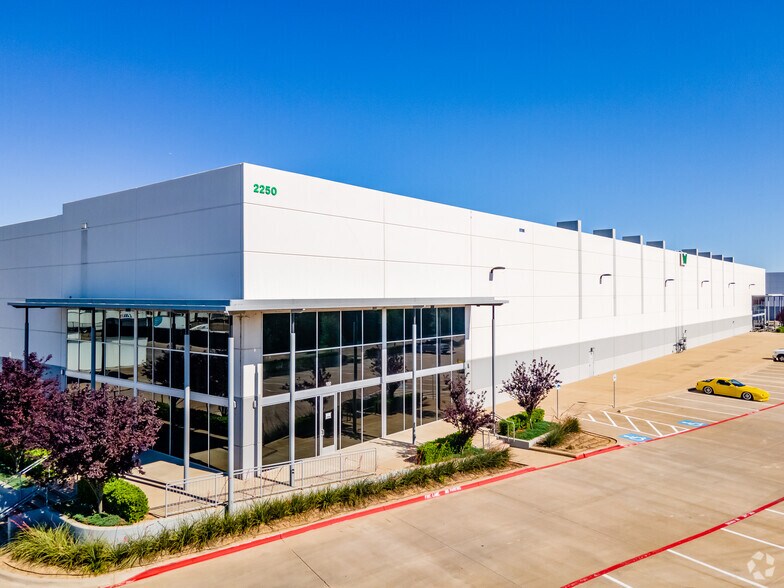 More Photos Of 2250 Lion Country Pky, Grand Prairie Distribution For Lease