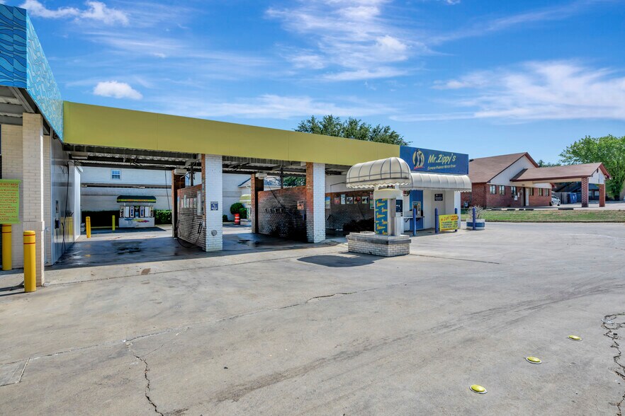 More Photos Of 504 N Euless Main St, Euless Carwash For Sale