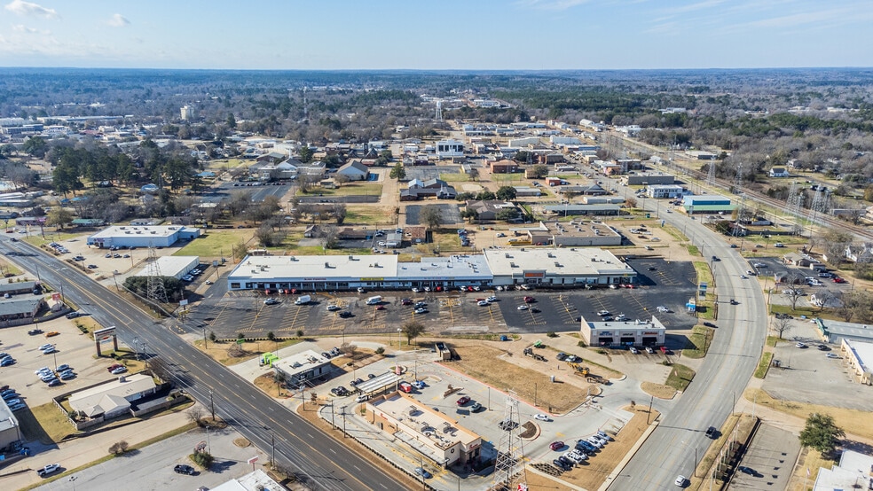 More Photos Of 98-110 Midtown Dr, Kilgore Unknown For Lease