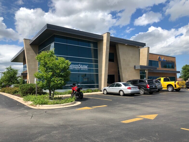 More Photos Of 4400 Calumet Ave, Manitowoc Office For Sale